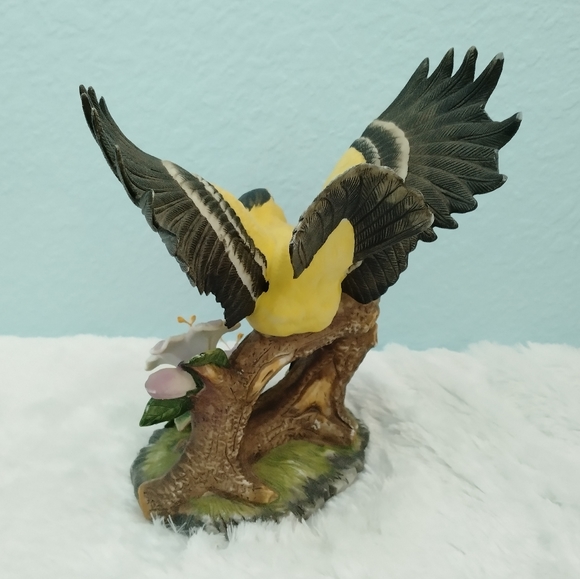 Goldfinch and Lilies Vintage Ceramic Hand Painted Figurine Cottagcore - Picture 10 of 16